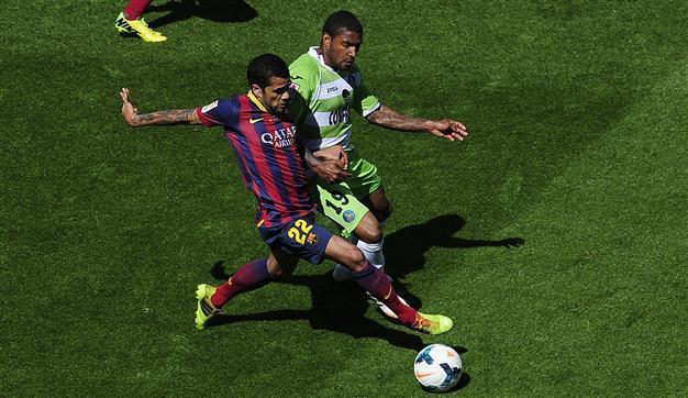 Alves threatens to quit Barcelona