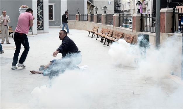VIDEO: The moment when a mourner was shot during clashes in Istanbul