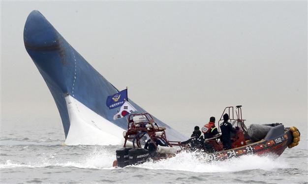 Nets reinforced around South Korean ferry to stop body drift