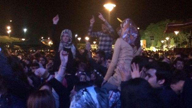 Should a Muslim girl ride shoulders in a concert AKP MP says ‘no way’