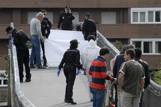 Mother, daughter held after Spain politician shot dead