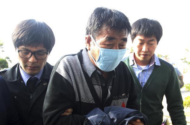 Four crew of South Korean ferry charged with manslaughter