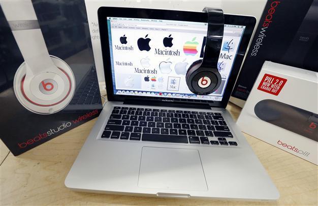 Apple buys music star Beats for $3 bn