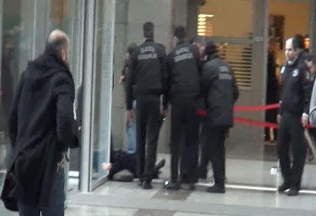 Son kills mother and security officer at Istanbul courthouse