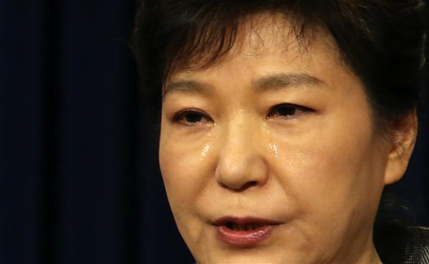 Tearful South Korean president says responsibility lies with me for mishandling ferry disaster