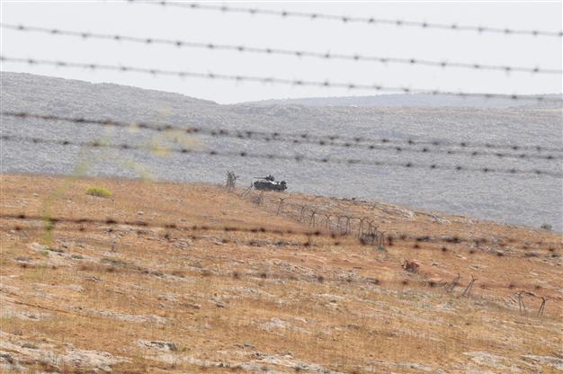 Smugglers from Syrian side attack Turkish border post