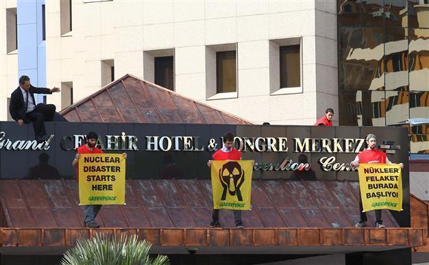 Greenpeace stages protest at nuclear summit in Istanbul, nine detained