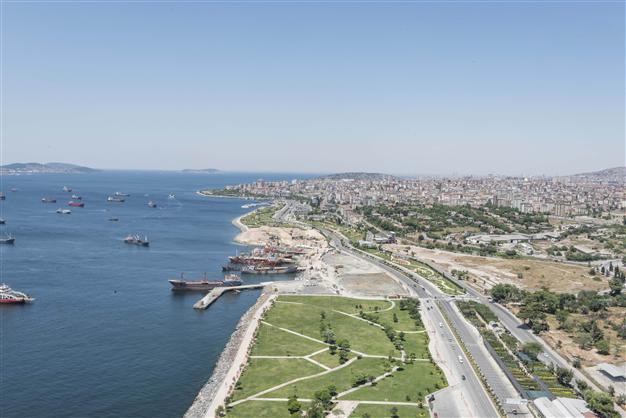 Scaffold collapses, three workers killed in Istanbul