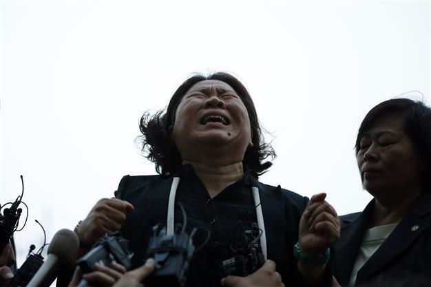 South Korean president revamps cabinet after ferry disaster