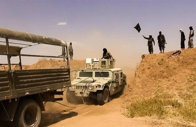 ISIL Iraq onslaught aids Syria regime, rebels: analysts