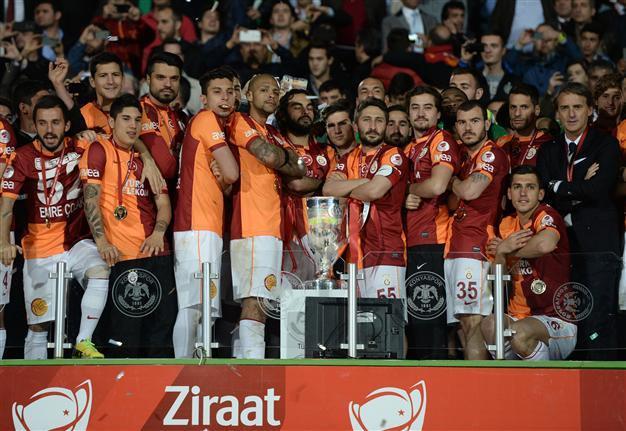 Sneijder lifts Galatasaray to Turkish Cup triumph