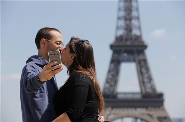 Selfie, hashtag now in Merriam-Webster dictionary