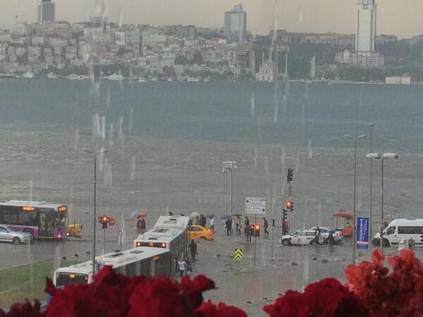 10 surreal images of Istanbul showered by rain