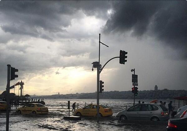 10 surreal images of Istanbul showered by rain