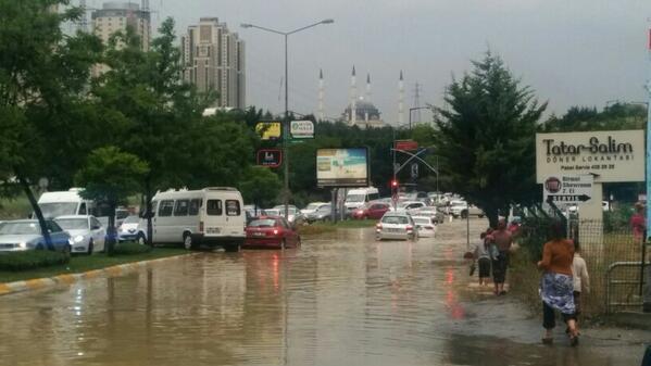 10 surreal images of Istanbul showered by rain
