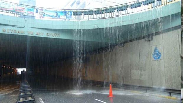 10 surreal images of Istanbul showered by rain
