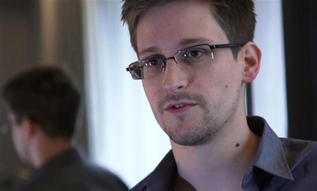 Oliver Stone to write, direct Edward Snowden film