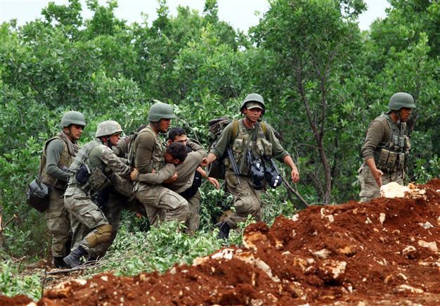 One soldier wounded when protesters open fire on security forces in Diyarbakır’s Lice