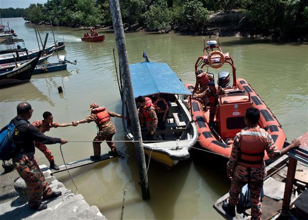 35 missing in two boat accidents off Malaysia
