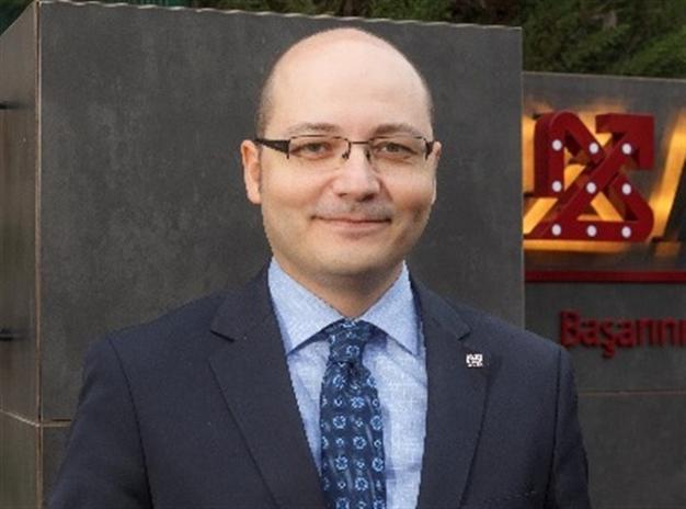 Business representative Dinçer receives corporate governance award