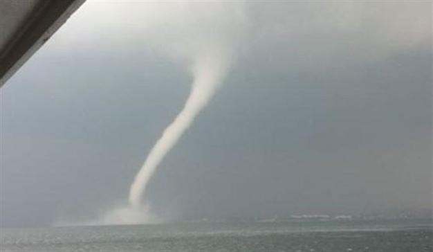 Rare tornado hits Istanbul