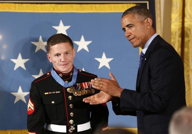 Obama to send advisors to Iraq, open to military action