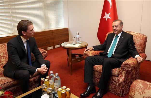 Austrian foreign minister blames Turkish PM Erdoğan for ‘disorder’ in Vienna amid thousands’ protest