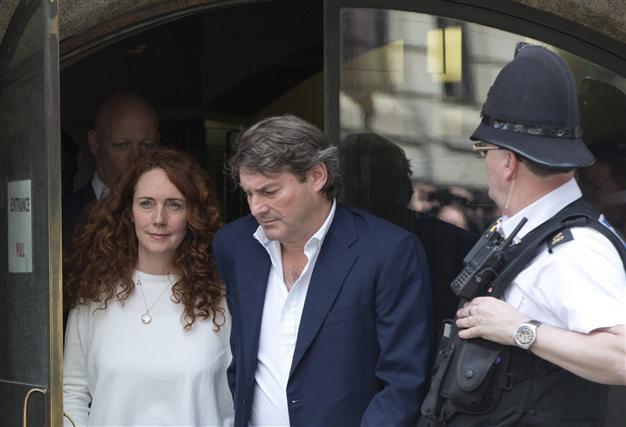 Brooks cleared, Coulson guilty in UK phone-hacking trial