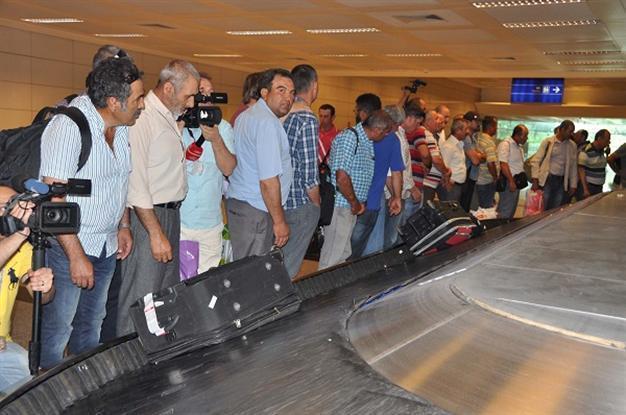 First group of Turks threatened by Libyan general returns to Turkey
