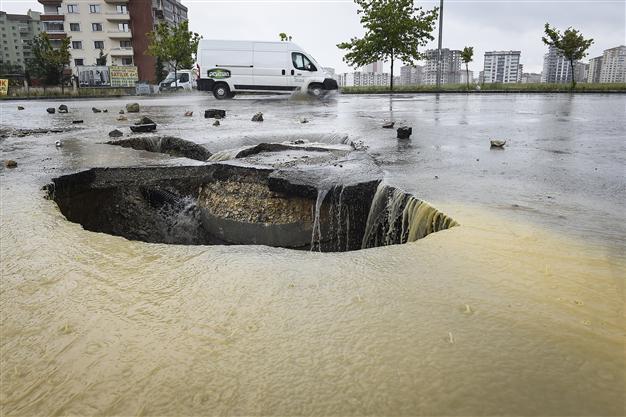 BLOG: Ankara’s infrastructure keeps dazzling as rain forms deep crater in middle of street