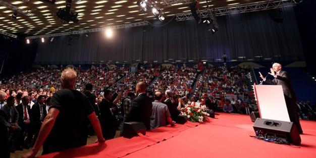 Turkeys main opposition leader warns of intelligence state