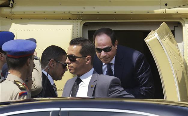 Former army chief Sisi sworn in as Egypts president