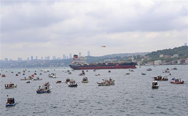 ‘Bosphorus is not an oil pipeline,’ say Istanbul locals in boat demo to mark Turkish Straits Day