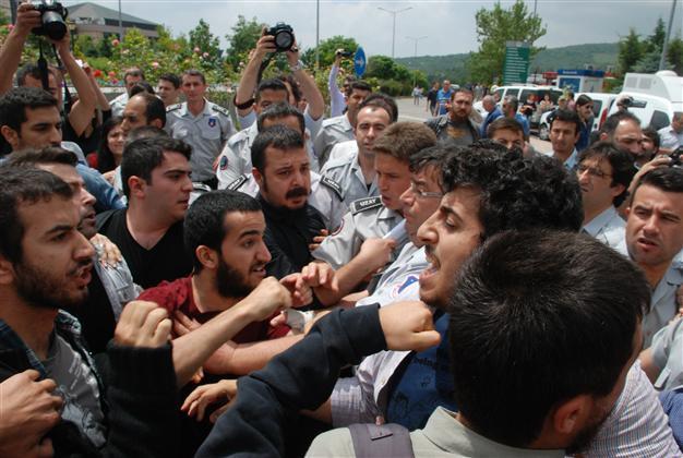 17 university students protesting Lice incidents detained in Kocaeli