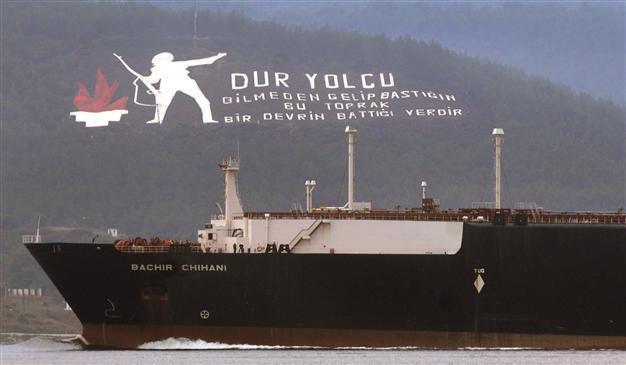 Ukraine mulls transferring natural gas via Turkish straits to bypass Moscow