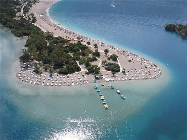 Locals march against privatization of Fethiye’s postcard beaches