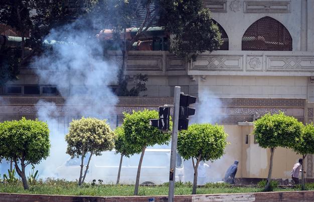 Two Egypt officers killed defusing bombs near president palace
