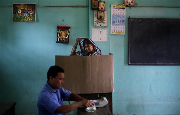 India voters kick off worlds biggest election