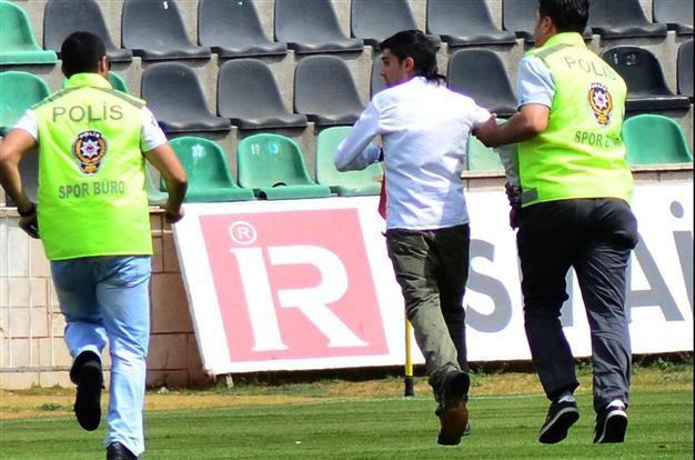 Pitch invader found dead in trash in Denizli