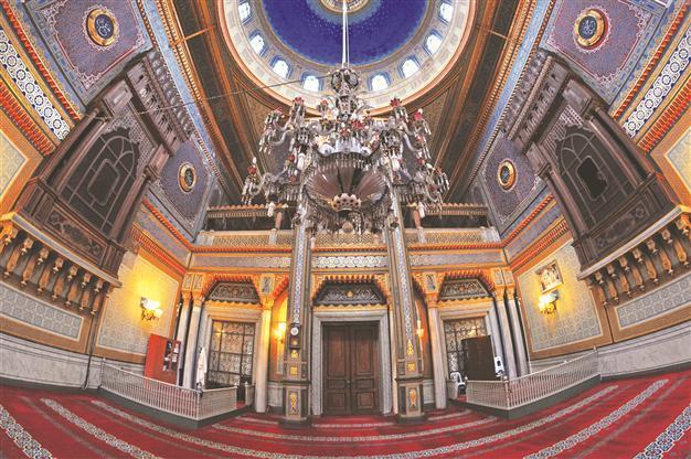 Turkish President Gül complains of Yıldız Palace’s neglected situation