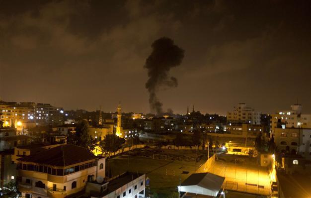 Israeli air strikes kill seven Gaza gunmen, Hamas says