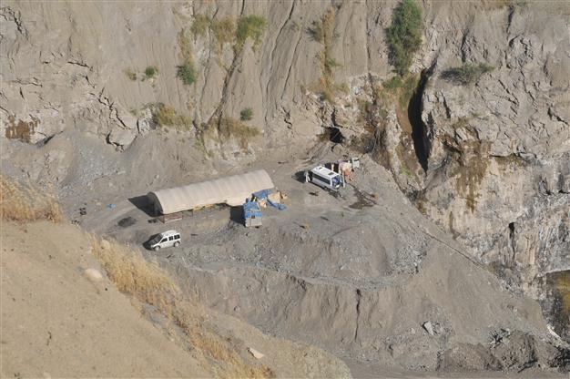 Thousands including child workers employed in unlicensed mines in southeastern Turkey