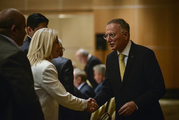 Candidate İhsanoğlu calls for peaceful solution to Kurdish issue under unitary state