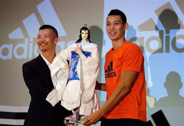 Lin hungry for Lakers win, eager to train with Kobe