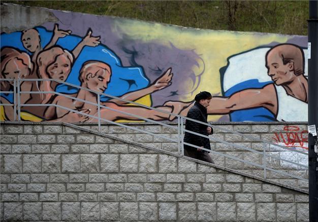 Ukrainians in Russia torn between two sides
