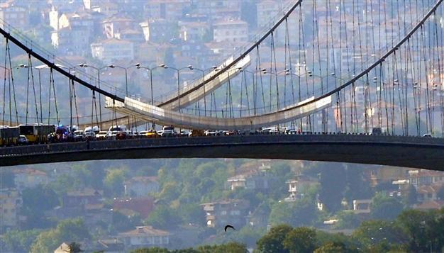 Man prevented from committing suicide at Bosphorus Bridge