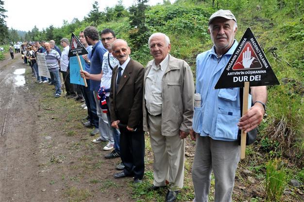 Black Sea highlanders form 3-km human chain against gold, copper mine project