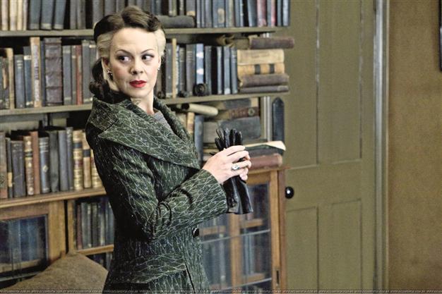 Modern ‘Medea’ stars Potter film’s Helen McCrory