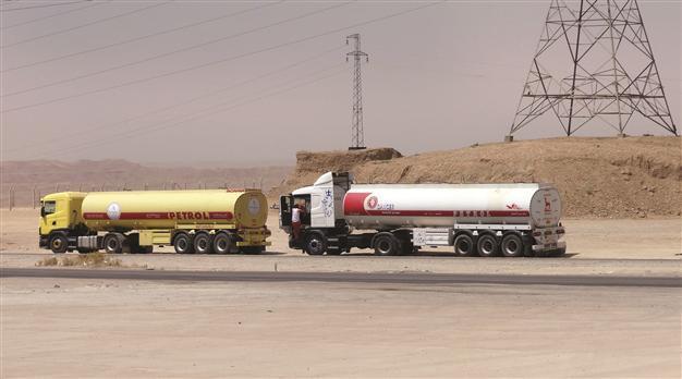 Oil smuggling finances Islamic States new caliphate
