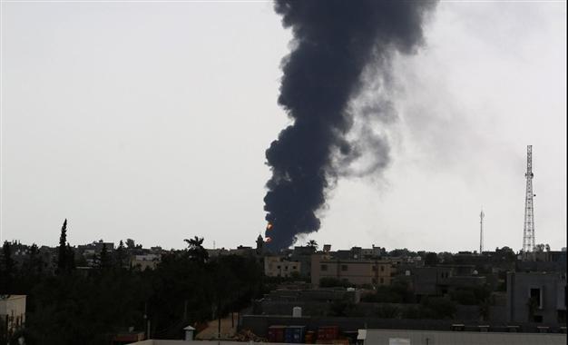 Islamists seize key Benghazi army base as Tripoli fire rages
